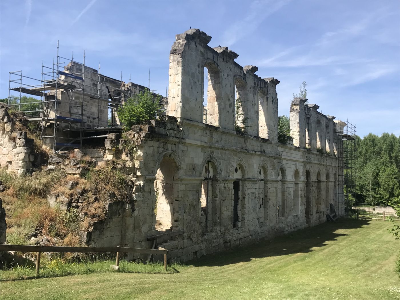 Visite de l'abbaye de Valsery