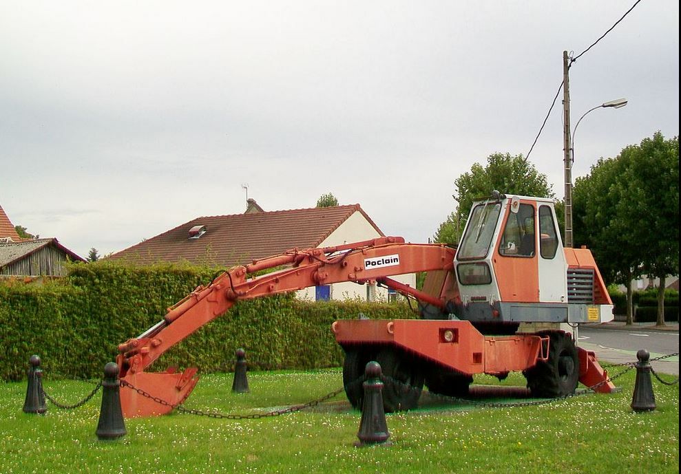 Une pelle hydraulique Poclain