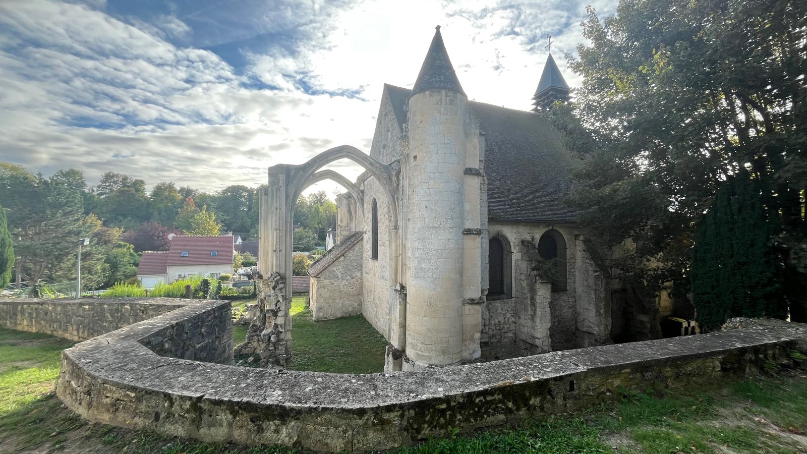 Les arcades de l'ancien transept