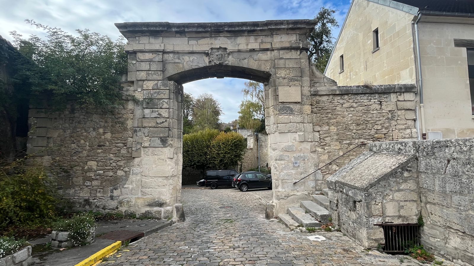 La porte Sainte Agathe et les remparts