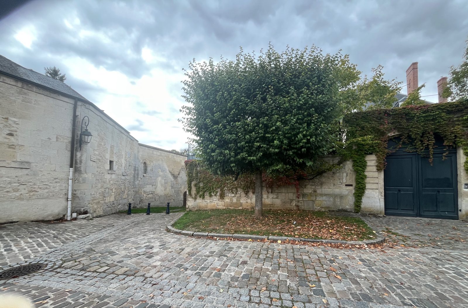 Maison 18ème siècle et Poterne Saint Arnoul