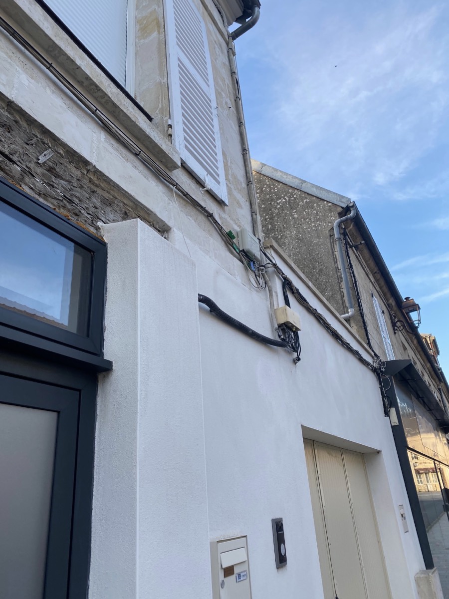 Linteaux en retrait du nu du mur de la façade