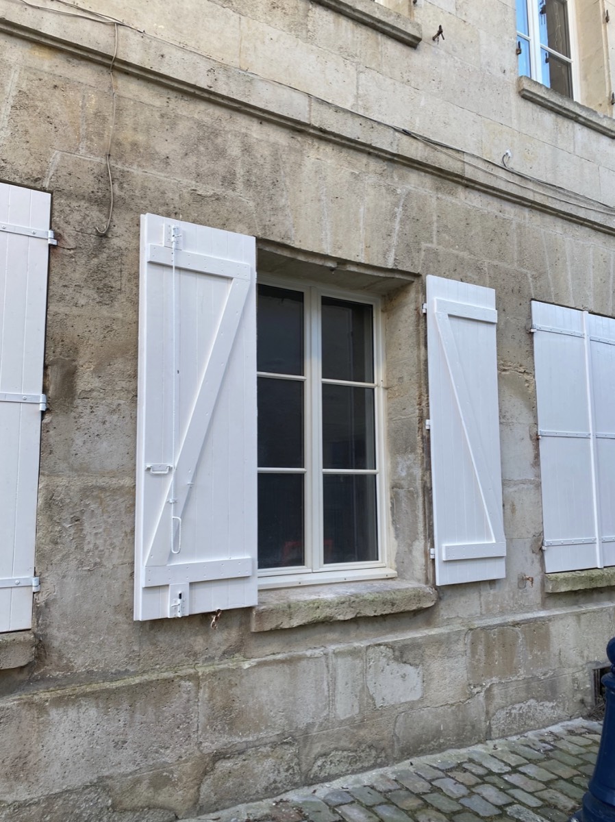 Volets avec renforts en Z