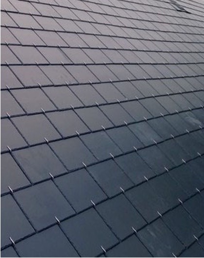 Exemples de matériaux de couverture recommandés : ardoise, zinc