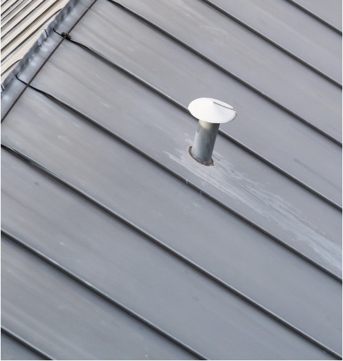 Exemples de matériaux de couverture recommandés : ardoise, zinc