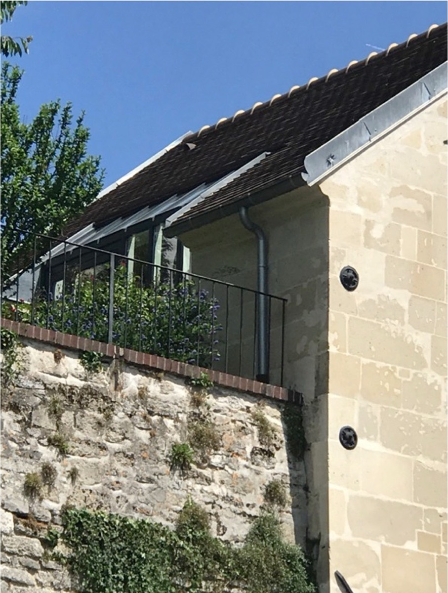 Exemple possible de traitement contemporain pour favoriser l’éclairage naturel dans bâti historique